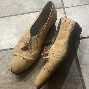 SALVATORE FERRAGAMO wedge beige oxfords perforated suede leather 8.5 B vintage